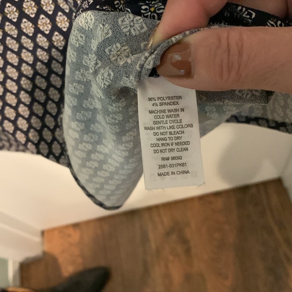 Classic Lila Rose navy/yel/wht tunic with button up sleeves. Sz M. EUC. - Picture 9 of 11